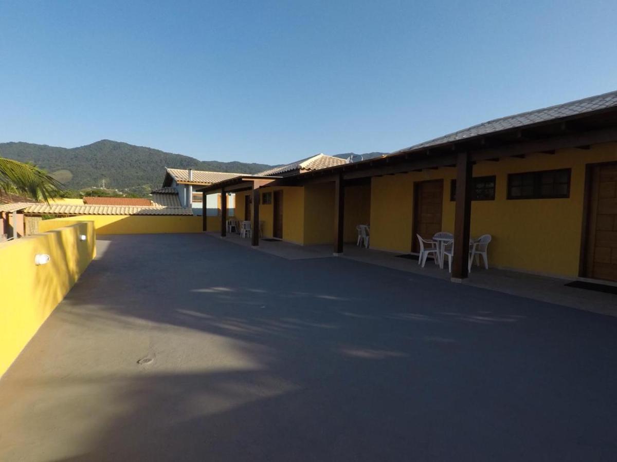 Yellow Apartment Ilhabela